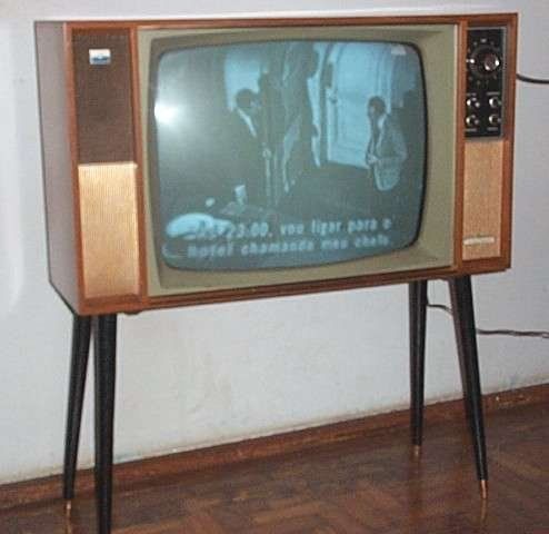 A TV em nossa casa era semelhante a esta aqui.